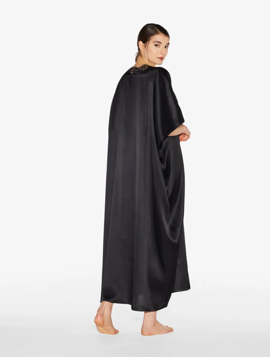 La Perla Bata Larga De Seda Negra Con Macramé